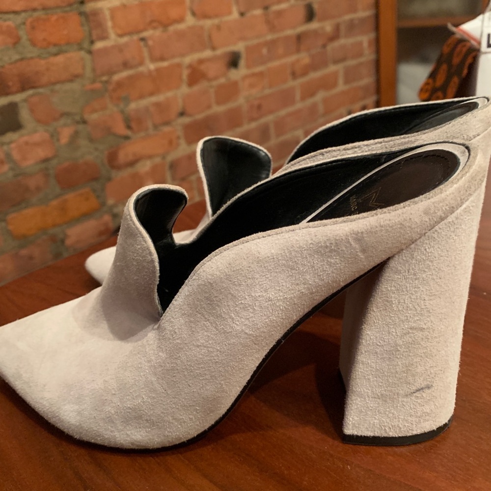 Marc Fisher heeled mules - Suede block heel